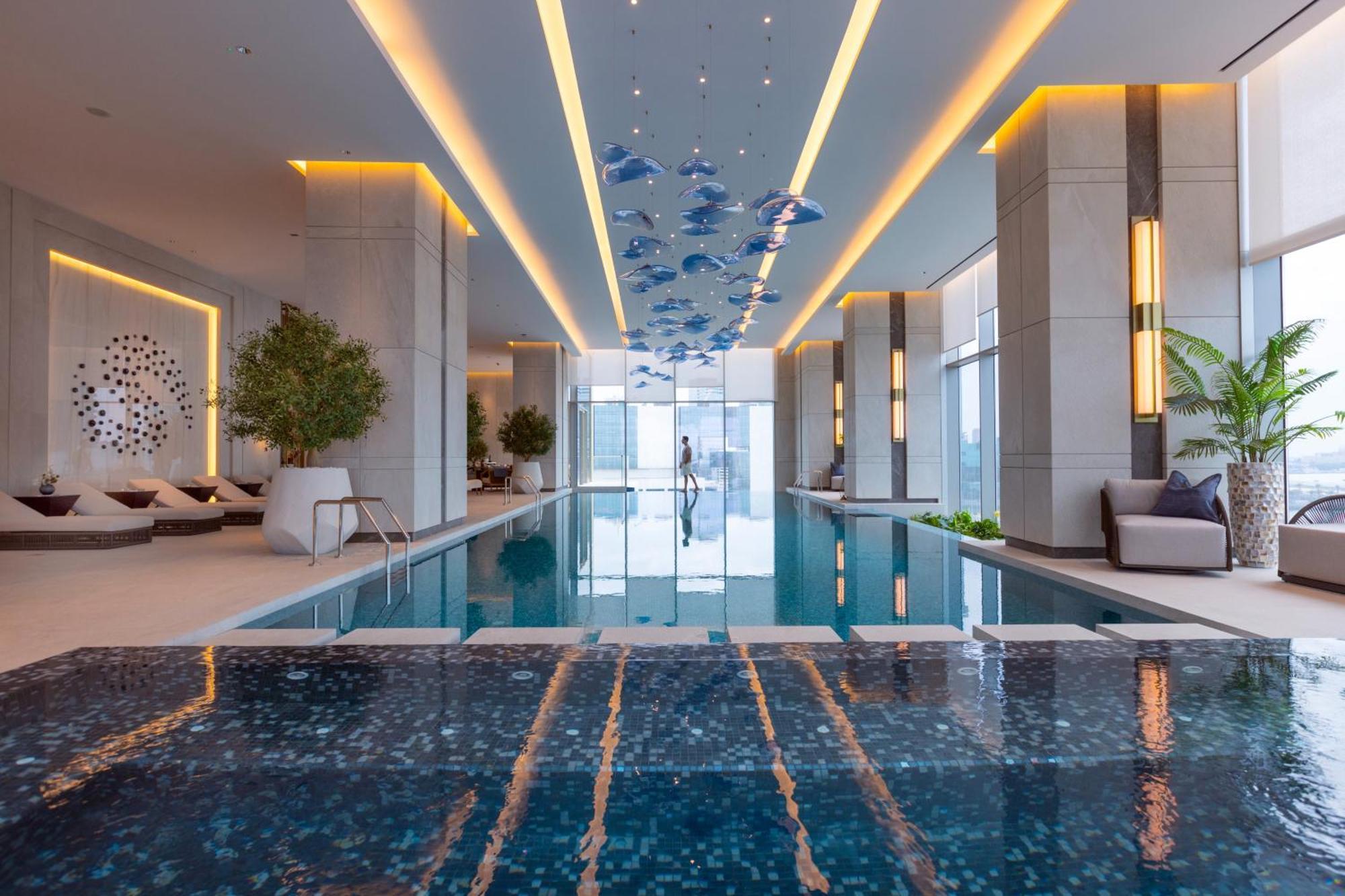 Hotel Onyx Rotana Manama Exterior foto The swimming pool at the Ritz-Carlton, DIFC