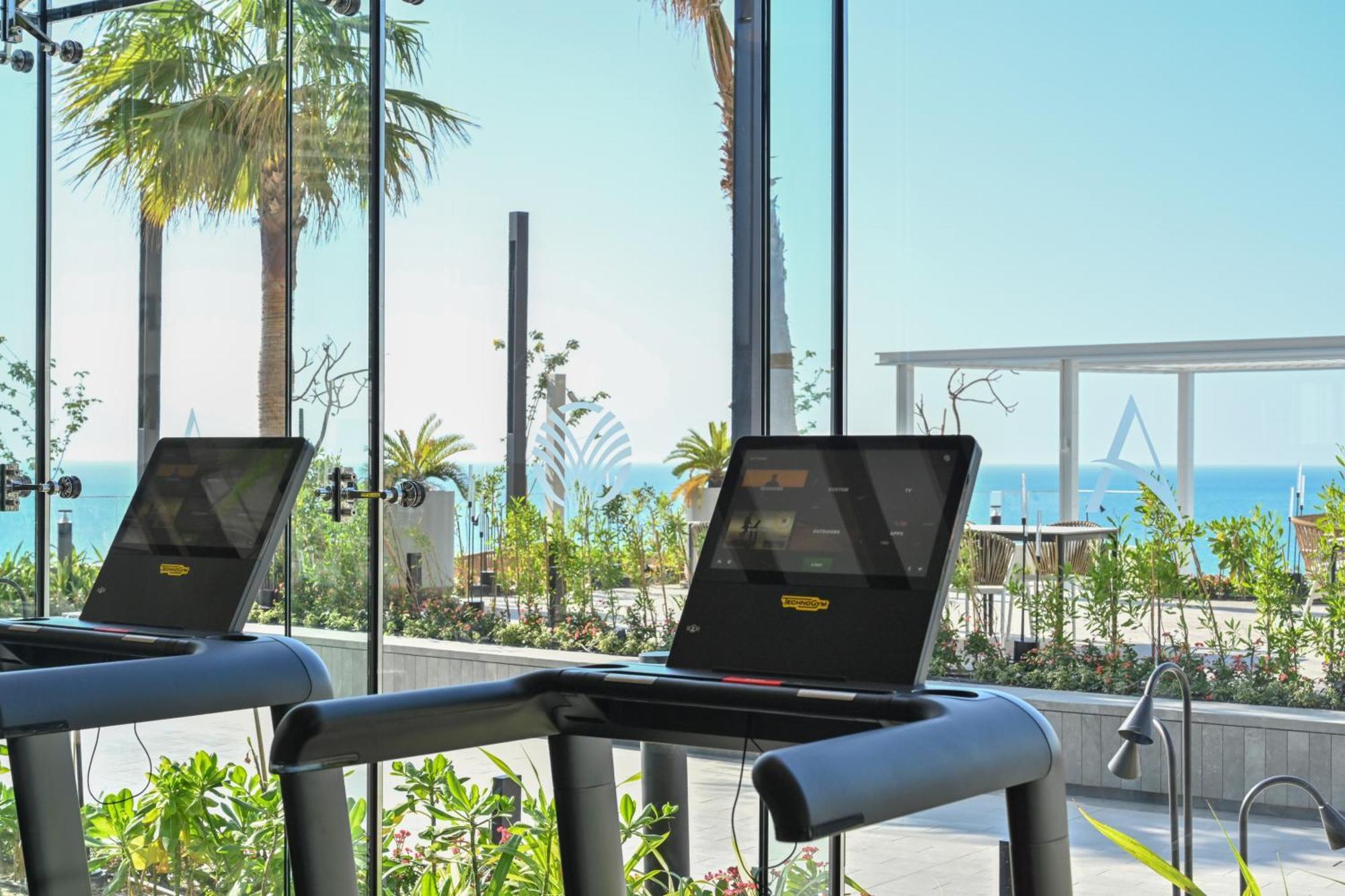 Hotel Onyx Rotana Manama Exterior foto The gym at the hotel