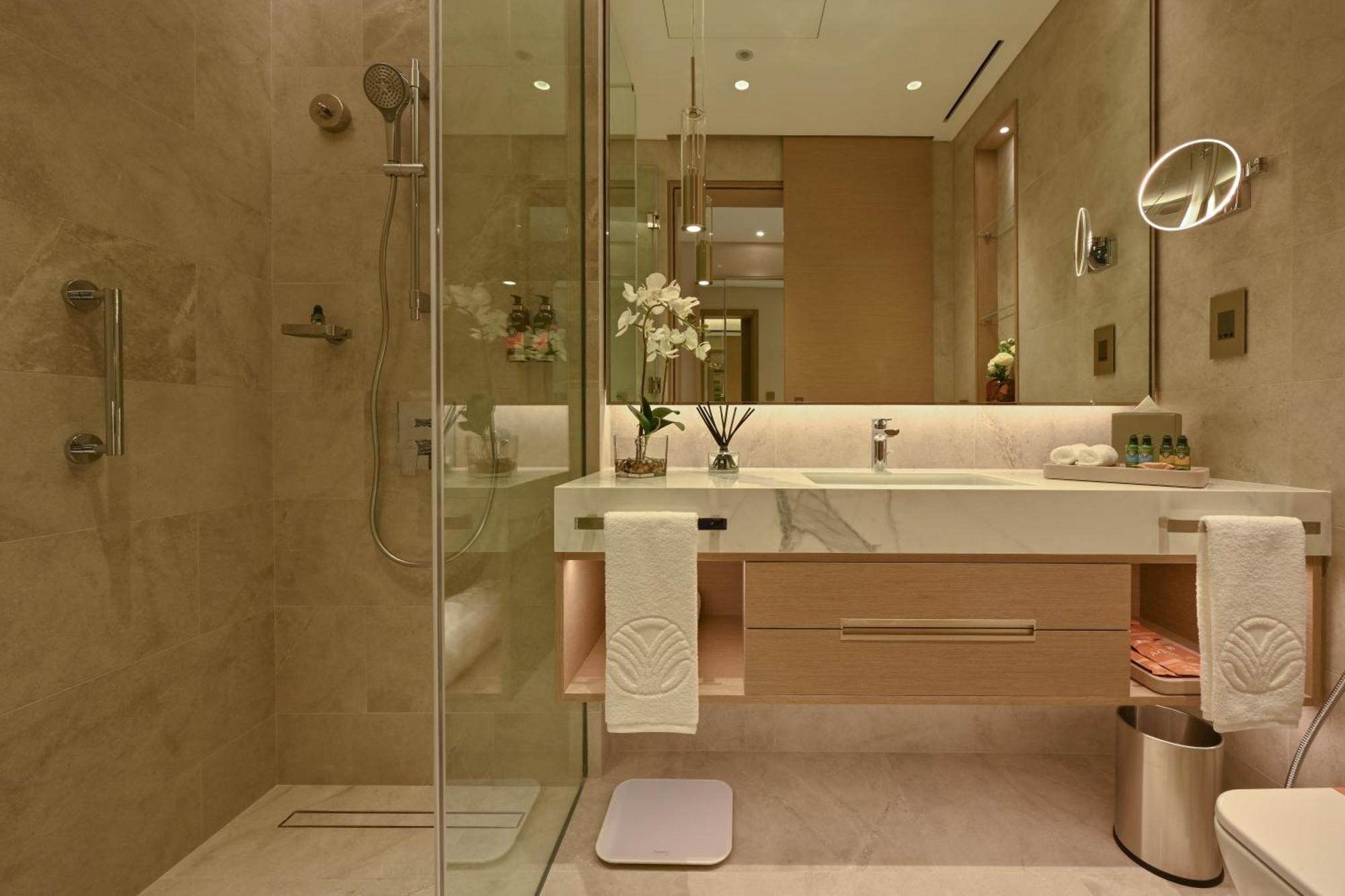 Hotel Onyx Rotana Manama Exterior foto A bathroom in a hotel