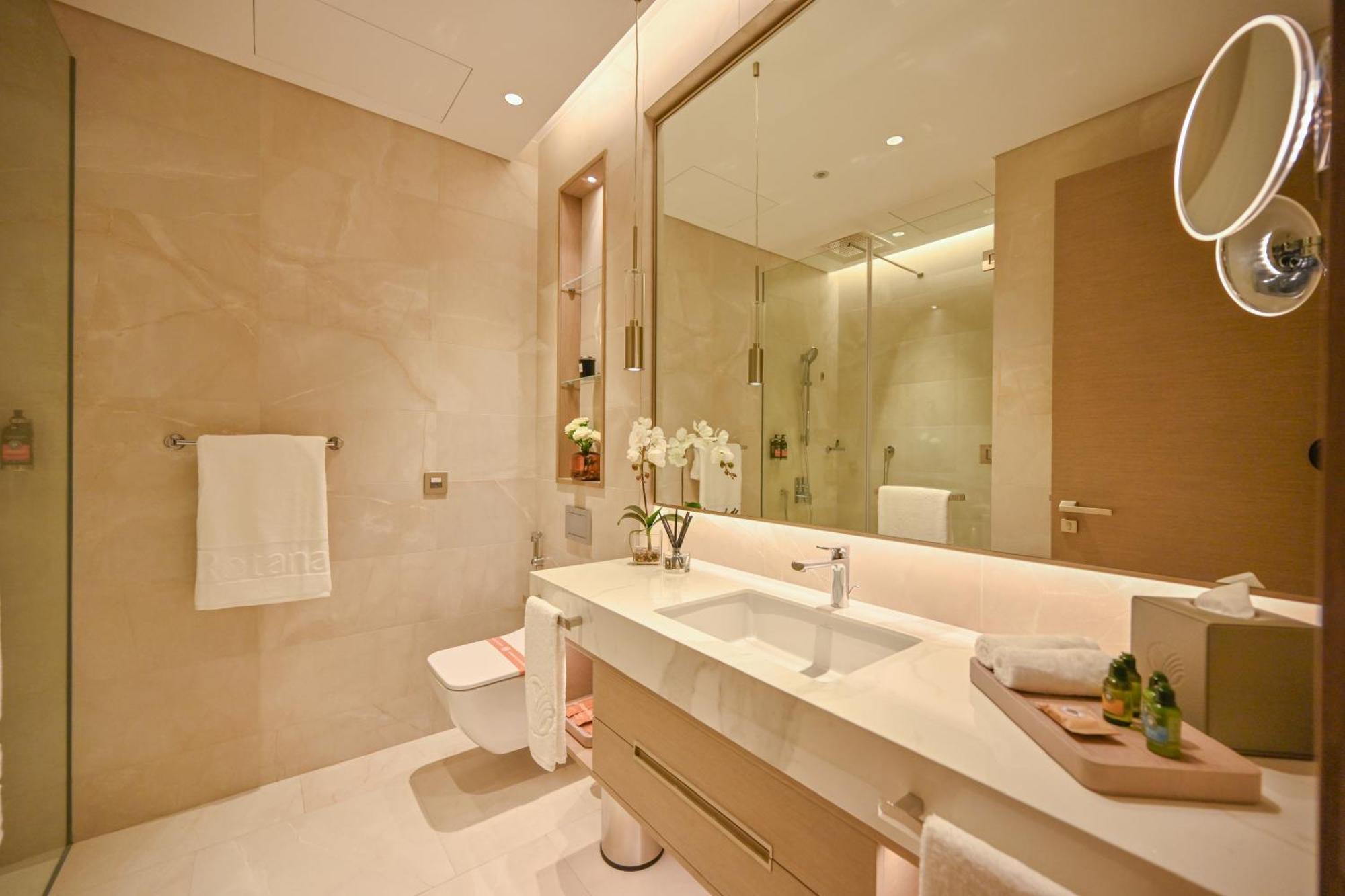 Hotel Onyx Rotana Manama Exterior foto Bathroom