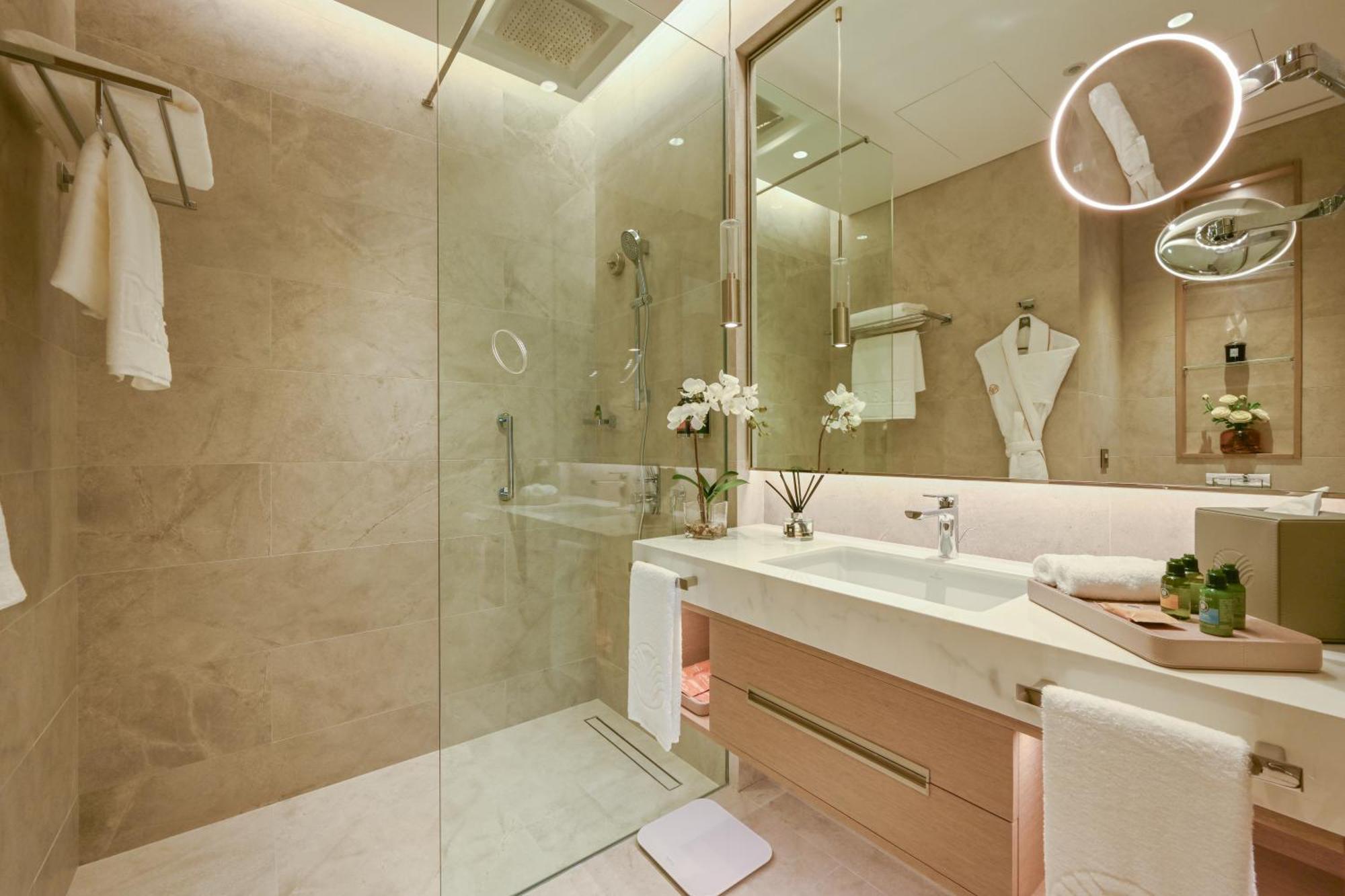 Hotel Onyx Rotana Manama Exterior foto A bathroom in a hotel
